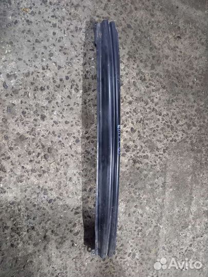 Усилитель заднего бампера Golf 5