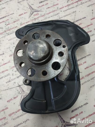 Кулак w204 Mercedes передний