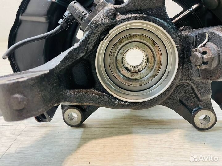 Кулак поворотный передний правый Toyota Camry 40