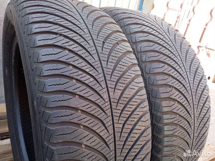 Goodyear Vector 4Seasons Gen-2 215/55 R17