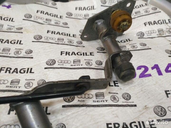 Кронштейн кпп Skoda Octavia Tour A4 1997-2011