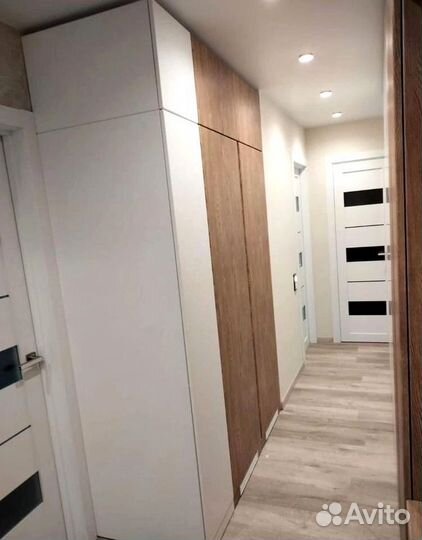 Современные шкафы в прихожую на заказ