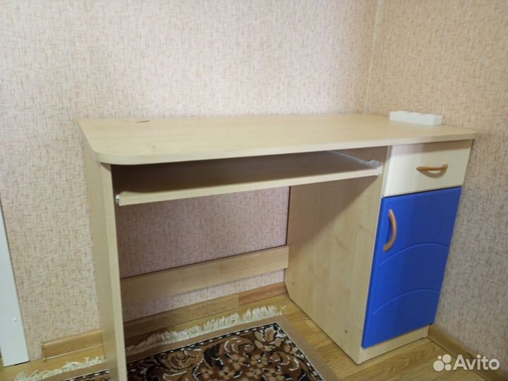 Продаю стол
