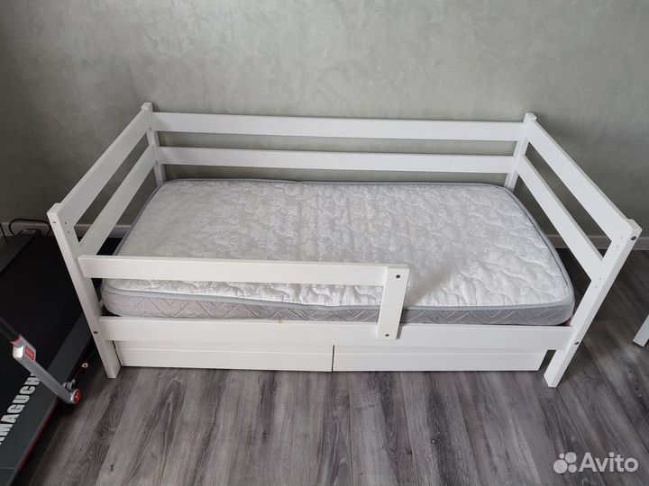 Детская кровать из массива березы с матрасом