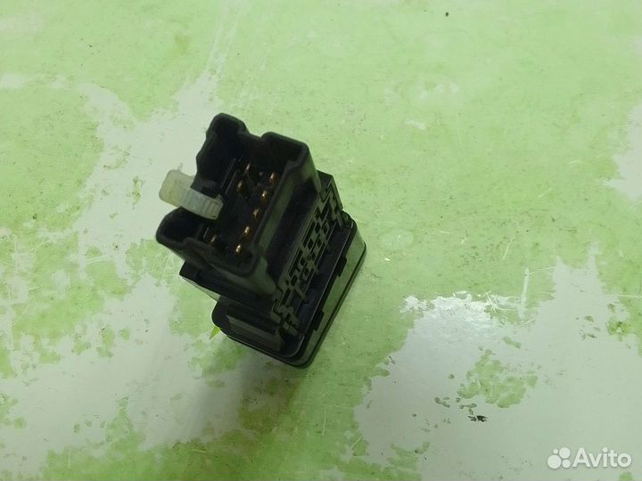 Кнопка аварийной сигнализации Nissan Almera N16 се