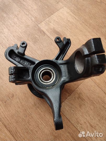 Поворотный кулак правый Ford Focus 1