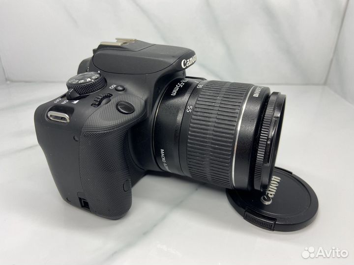 Зеркальный фотоаппарат Canon 100D + 18-55mm kit