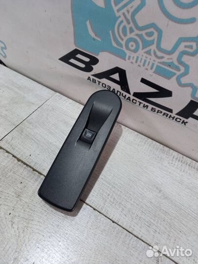 Кнопка стеклоподьемника Renault Kaptur