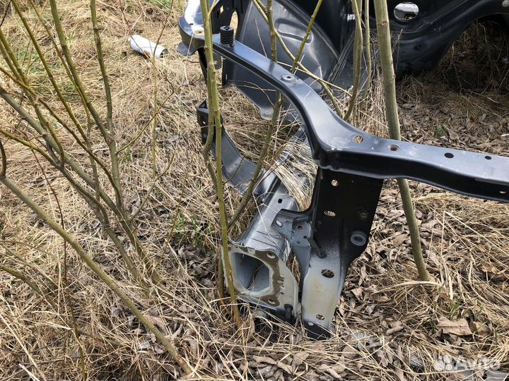 Панель передняя Subaru Forester S11