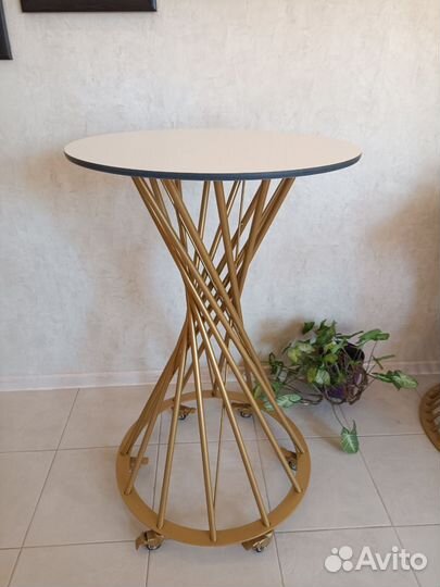 Аренда выкатного стола для свадебного торта