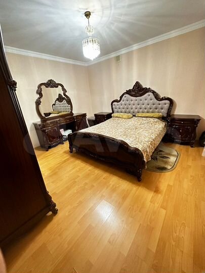 3-к. квартира, 81,1 м², 1/3 эт.