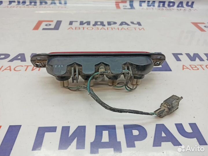 Фонарь задний (стоп сигнал) Mitsubishi L200 8334A0
