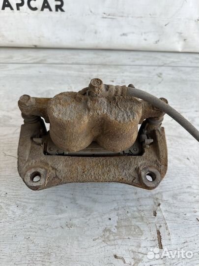 Lexus RX4 Суппорт передний правый 3.5 4WD