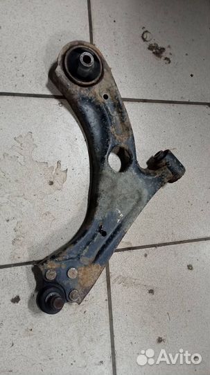 Рычаг передний правый Шевроле Кобальт