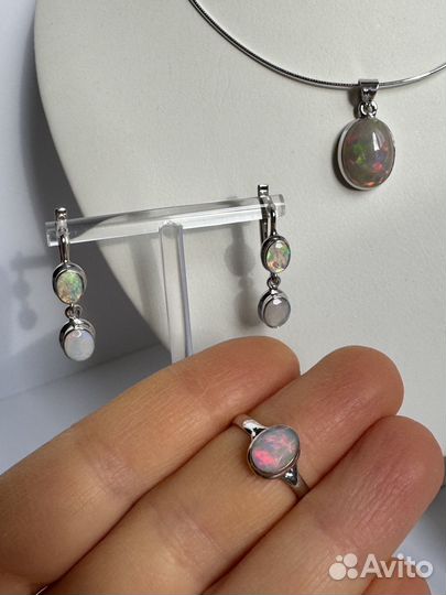 Серебряные серьги и кольцо с эфиопским опалом