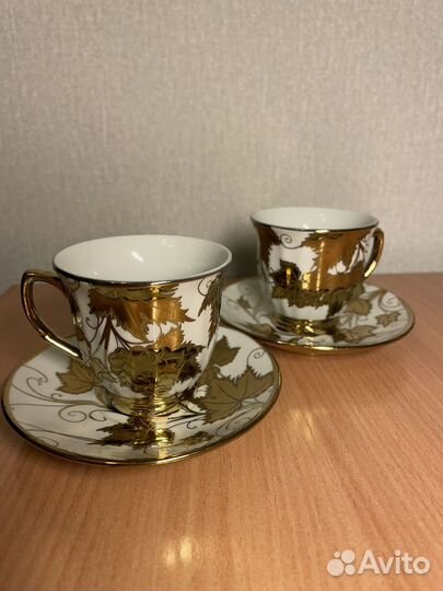 Набор чашек с блюдцами