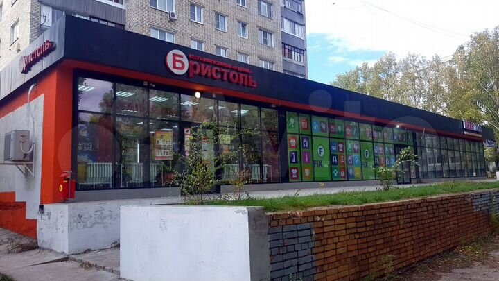 Помещение с отд. входом и новым ремонтом, 62.2 м²