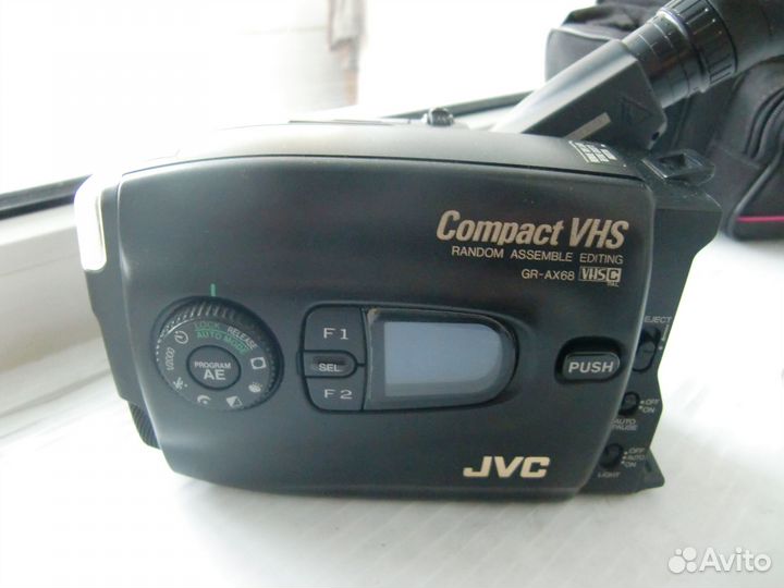 Видеокамера JVC GR-AX68E