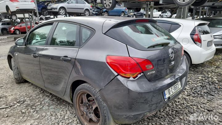 Амортизатор задней балки opel astra J 2010