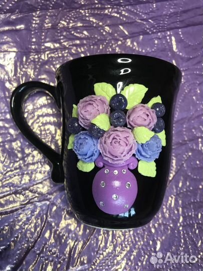 Кружка с декором из полимерной глины и кристаллов