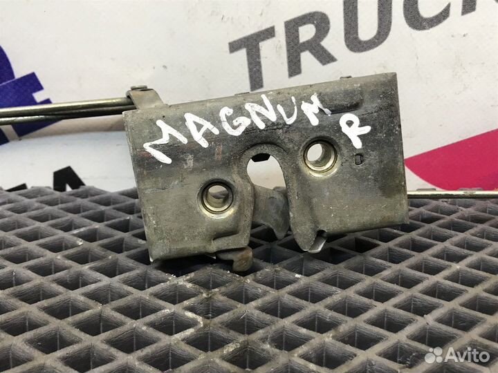 Замок двери правой Renault Magnum