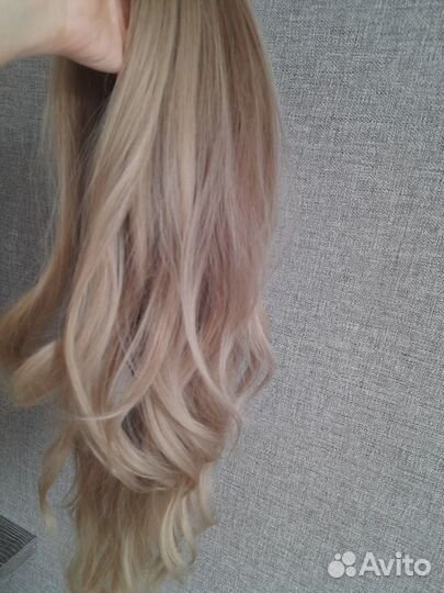 Светлый очень натуральный парик