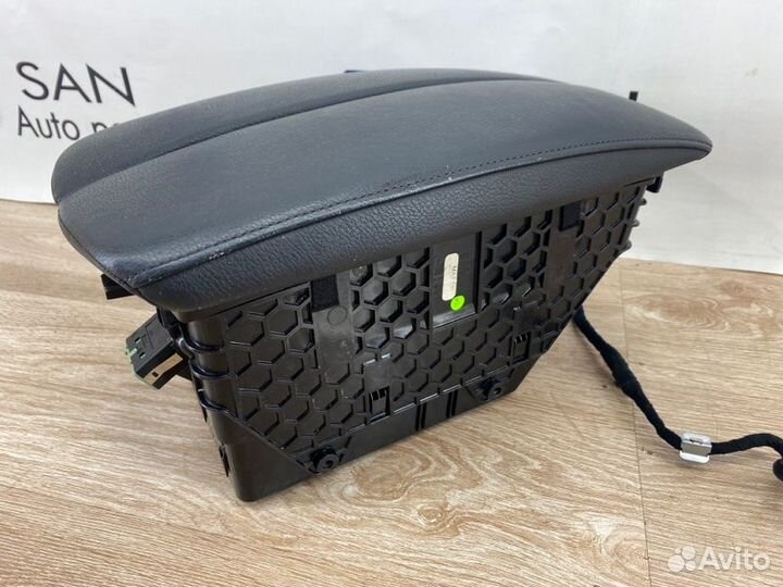 Подлокотник Bmw X5 E70 N52B30AF 2008