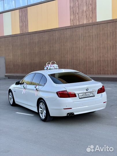 Свадебное украшение на машину