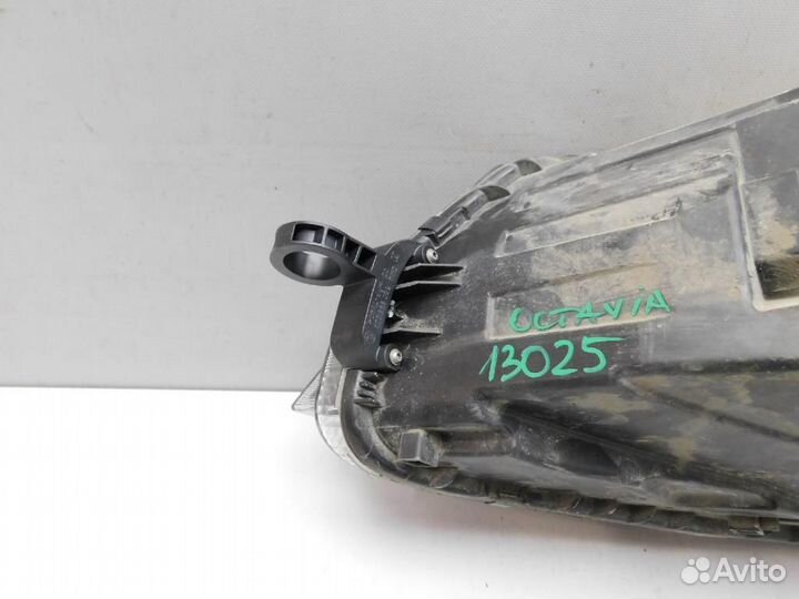 Фара правая Skoda Octavia