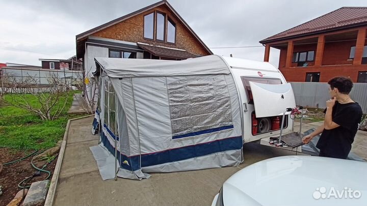 Полуинтегрированный Buerstner Delfin T, 2009