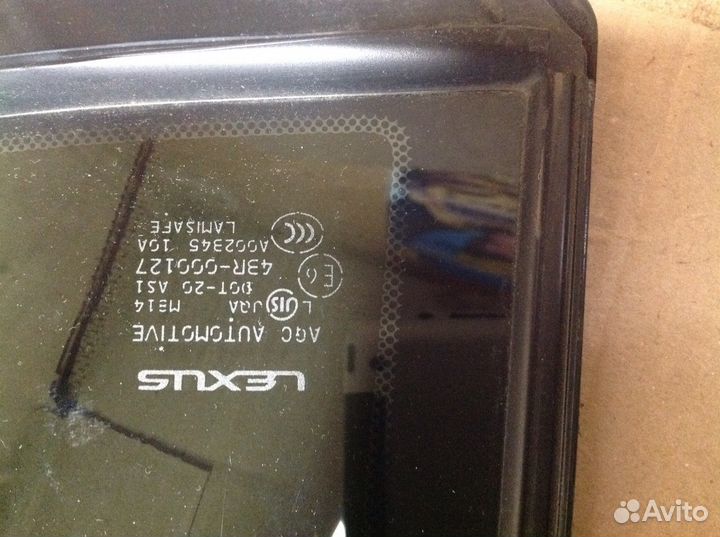 Стекло задней двери правое Lexus LS