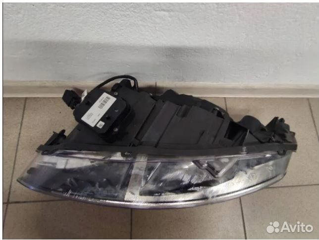 Volvo XC60 I рестайлинг фара передняя правая