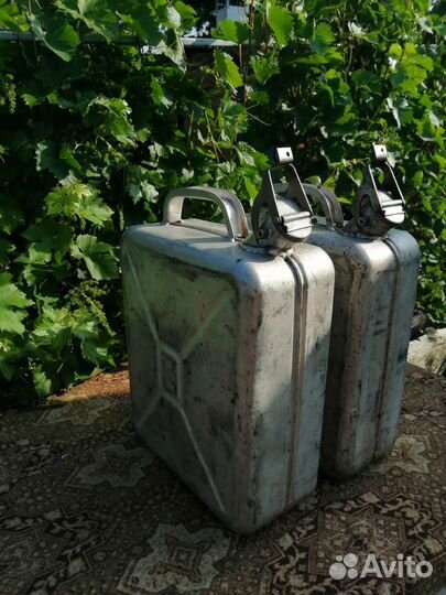 Канистры металлические 20 литров