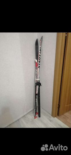 Коньки лыжи клюшка