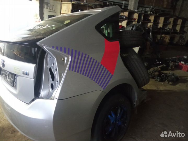 Крыло заднее правое Toyota Prius