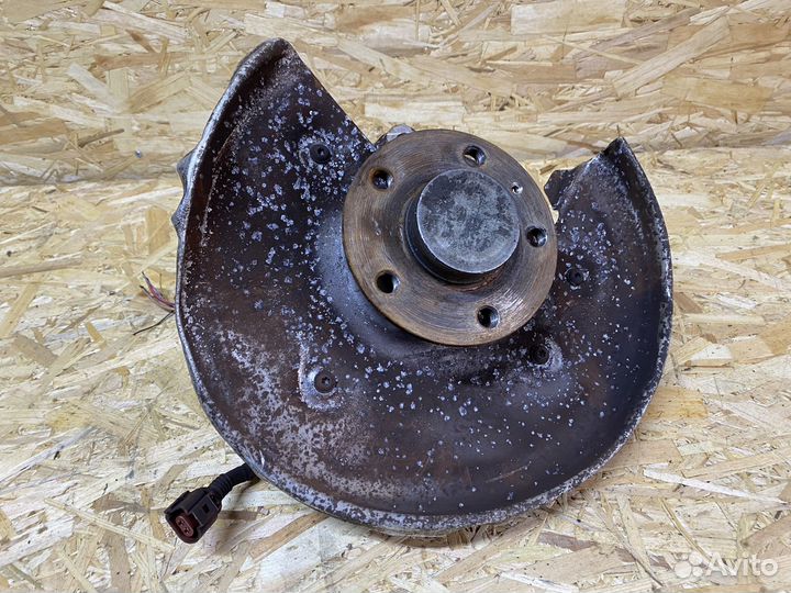 Кулак подвески задний левый Audi A4 B8 8K