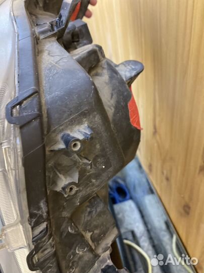 Правая фара Toyota Land Cruiser Prado