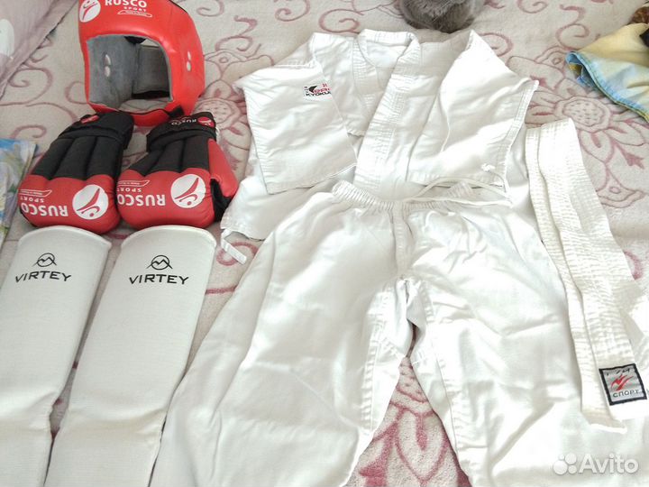 Шлем, перчатки, кимоно