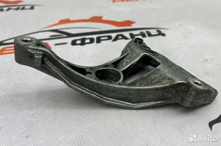 Кронштейн компрессора кондиционера Peugeot 308