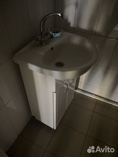 Раковина с тумбой