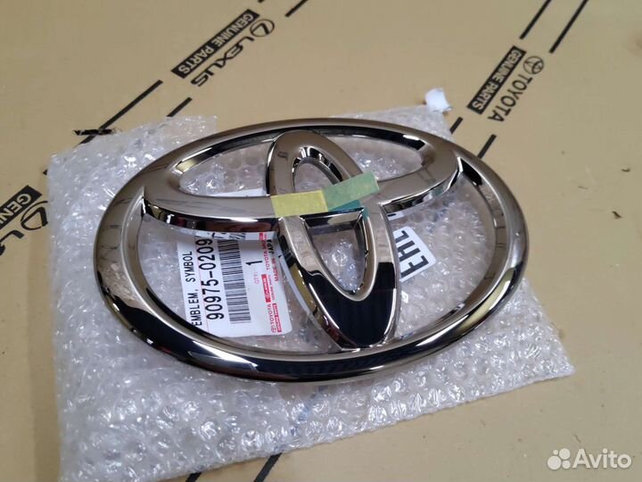 Эмблема решётки радиатора land cruiser prado 150