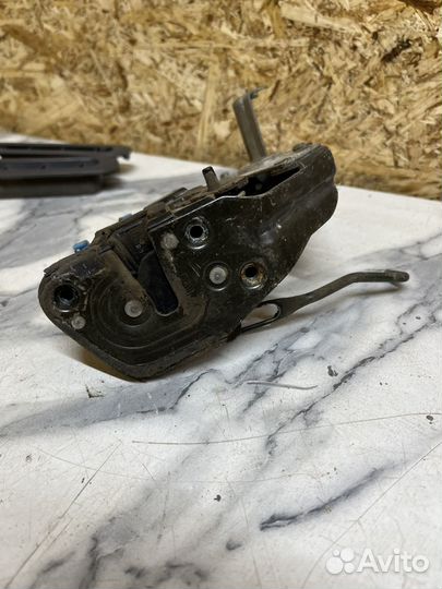 Задний левый замок двери хендай акцент 2