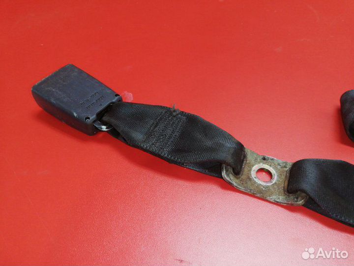 Ремень безопасности задний Toyota Vitz SCP10