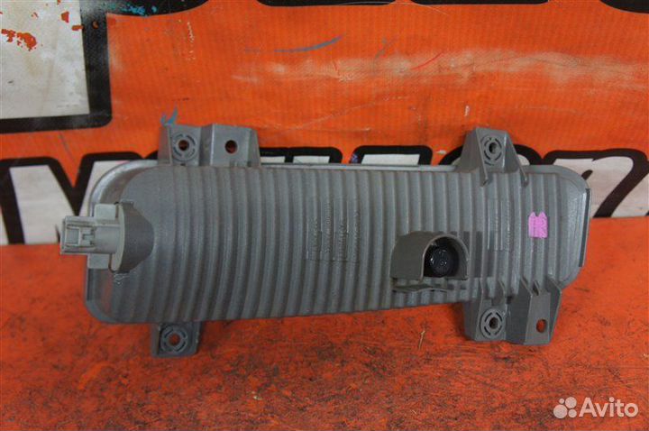 Поворотник бамперный передний правый Mitsubishi