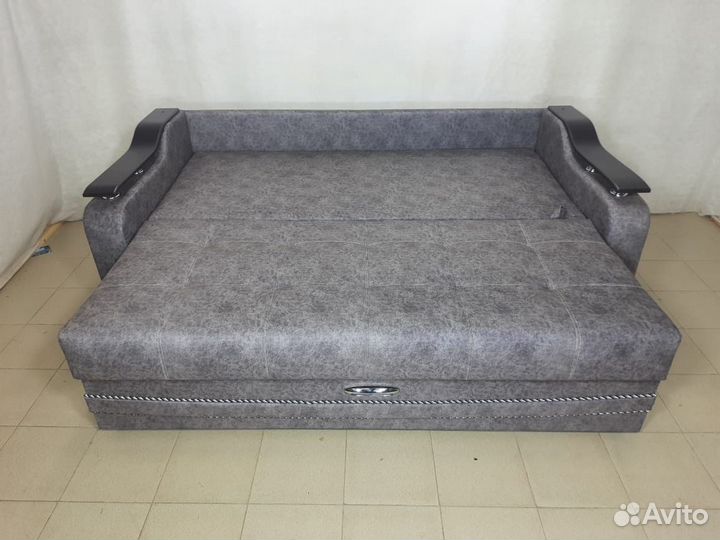 Диван на металлокаркасе