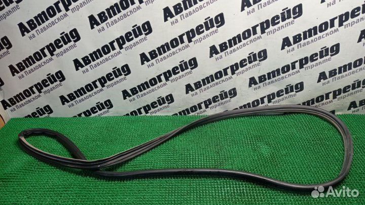 Уплотнение двери переднее правое Toyota Camry SV41