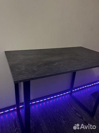 Рабочий стол для ноутбука / компьютера