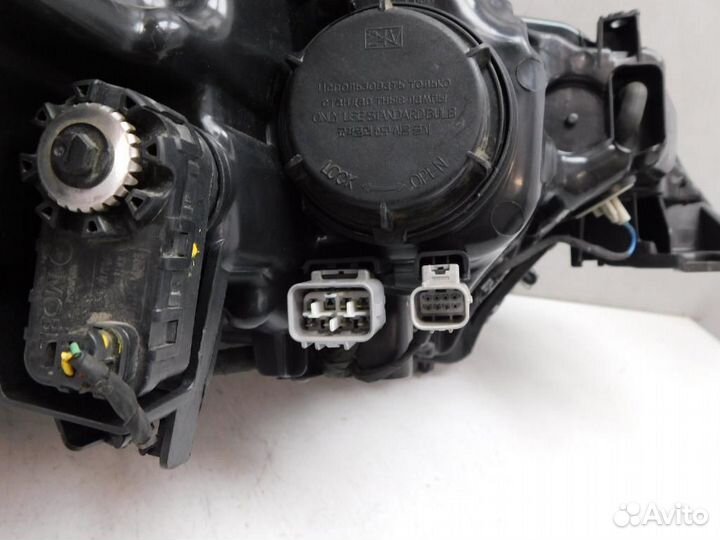 Фара левая Mitsubishi Outlander