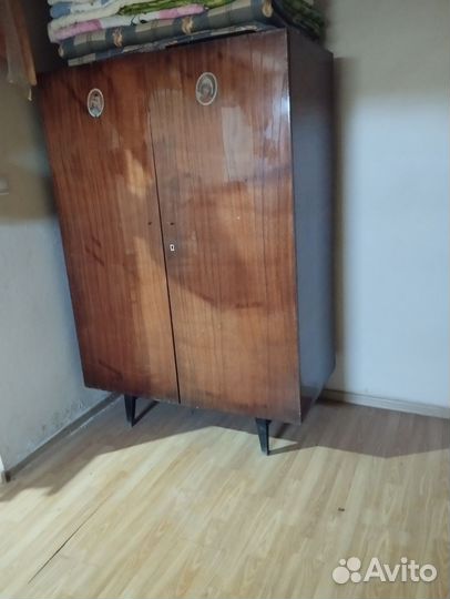 Старинный шкаф