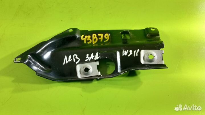 Кронштейн двери для Mercedes-Benz W211